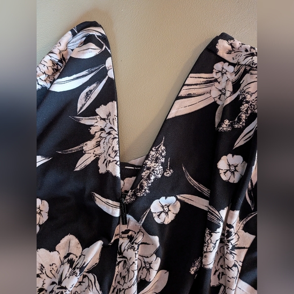 Karl Lagerfeld Sleeveless Black And White Floral Blouse, Crew Neck Size M - Picture 4 of 8